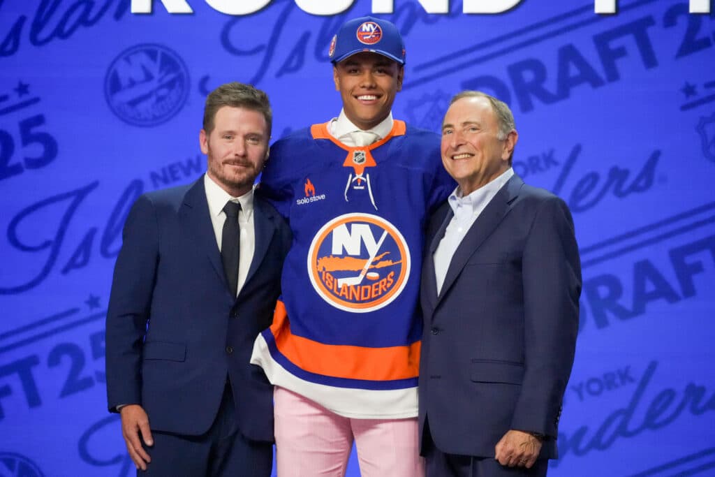 Islanders Sign Kashawn Aitcheson To Entry-Level Deal – Pro Hockey Rumors