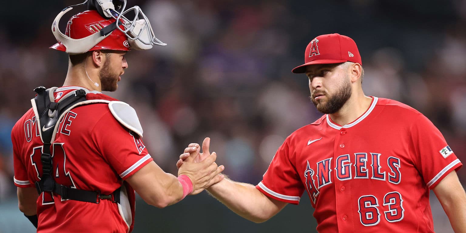 Rangers trade for catcher O'Hoppe, reliever Silseth from Angels
