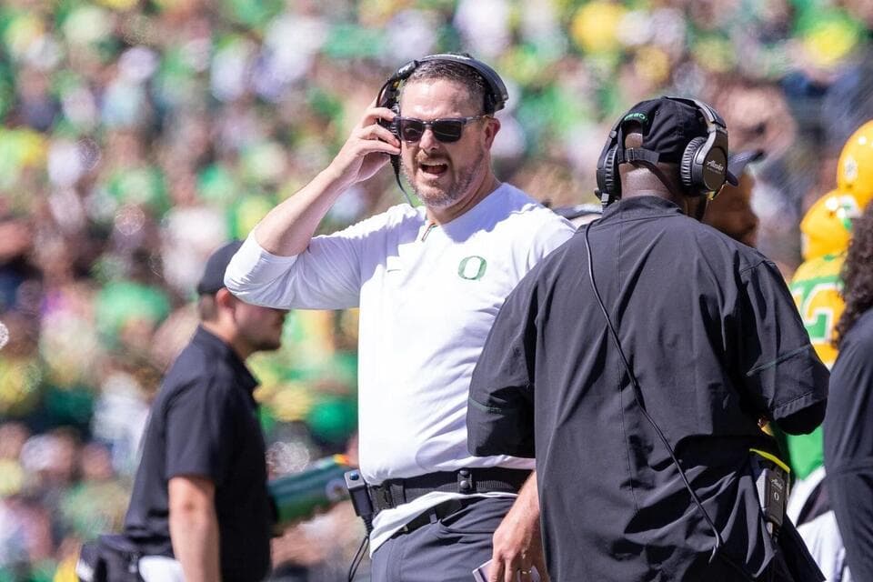 Does Oregon football have a ‘tell’ in its offense? Dan Lanning responds to criticism - NewsBreak