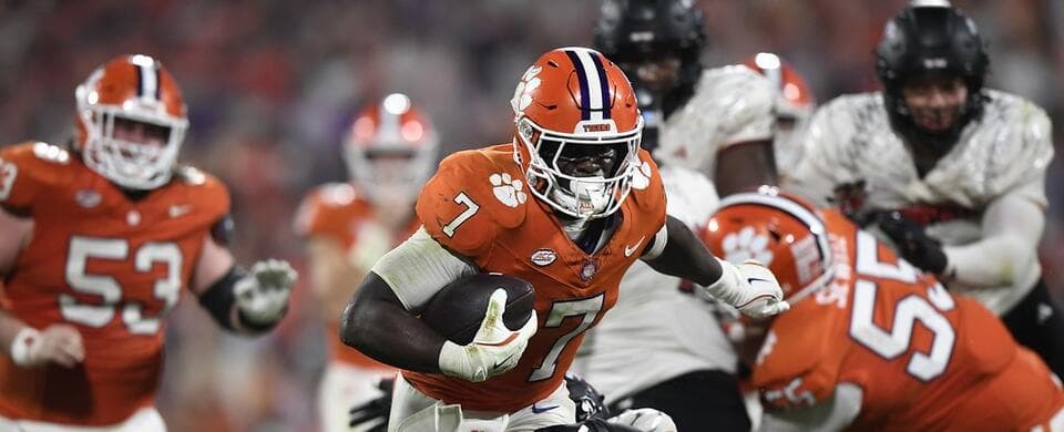 Former Clemson RB Lands with New NFL Team - NewsBreak