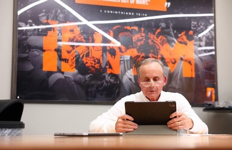 Tennessee Basketball Falls in Early Bracketology, Projected For Rivalry Matchup in the Round of 64 - NewsBreak