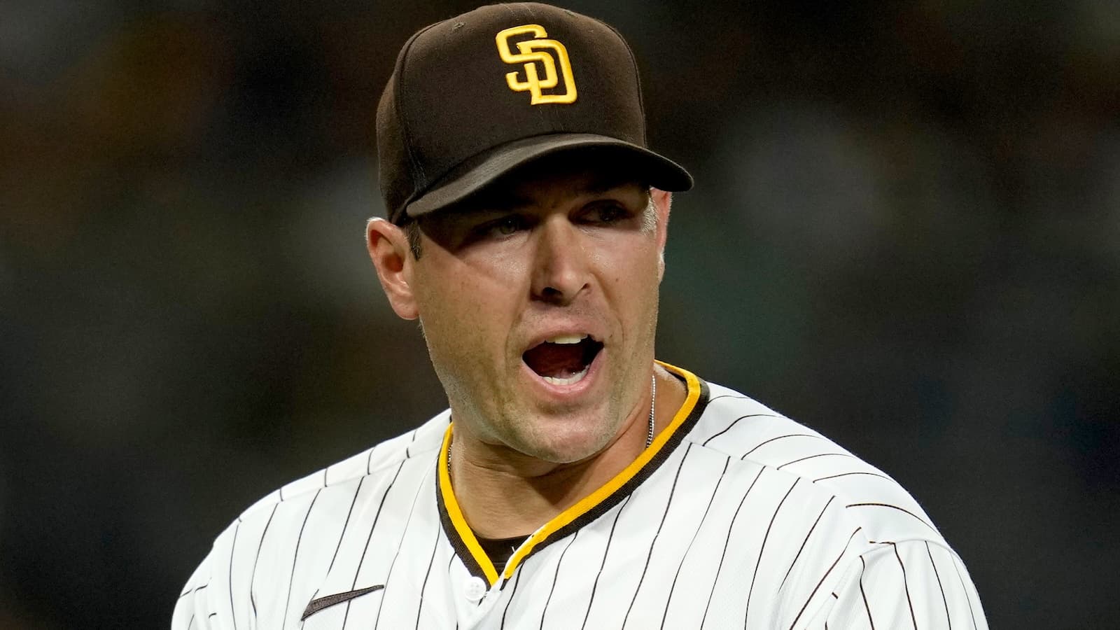 MLB announces suspensions for Padres manager, pitcher