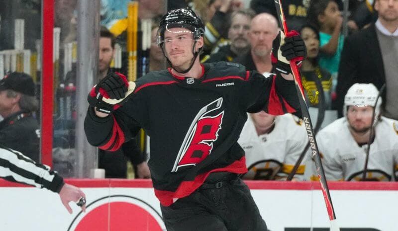 Flyers vs Hurricanes Prediction, Picks & Odds for Today's NHL Playoffs Game 1 - Yahoo Sports