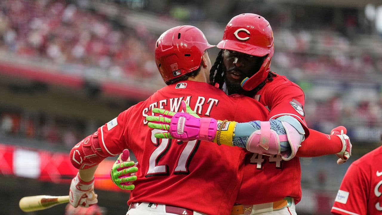 Sal Stewart hits 2-run HR, drives in 4 as Reds come back to beat Pirates 8-7