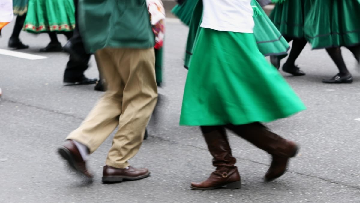 New Orleans Pelicans Fan Suffers Wardrobe Malfunction During Wild St. Patrick's Dance | OutKick