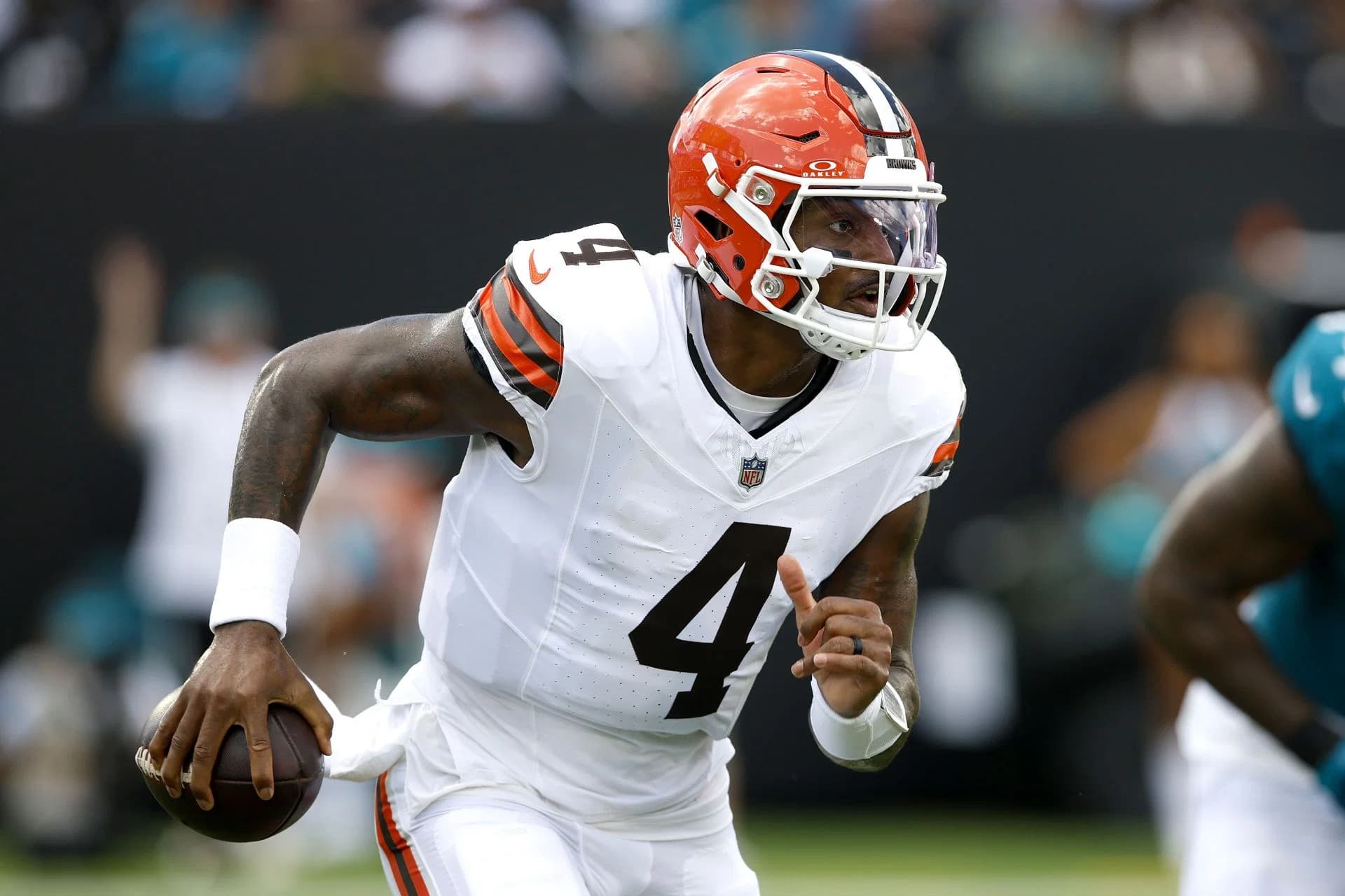 "Buddy is a clown" "U robbed them for $230 million": NFL fans rip Deshaun Watson for saying media expects “400 Yards, 5 TDs” after humiliating Week 1