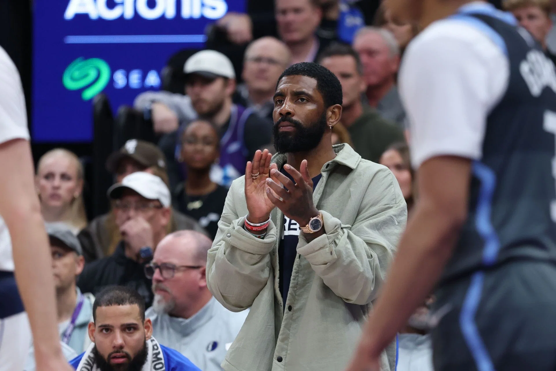 “Kyrie Irving Is a True Warrior for Justice”: Fans Hail NBA Star After He Offers to Pay Azeez Al-Shaair’s $11,492 NFL Fine for Honoring Hind Rajab