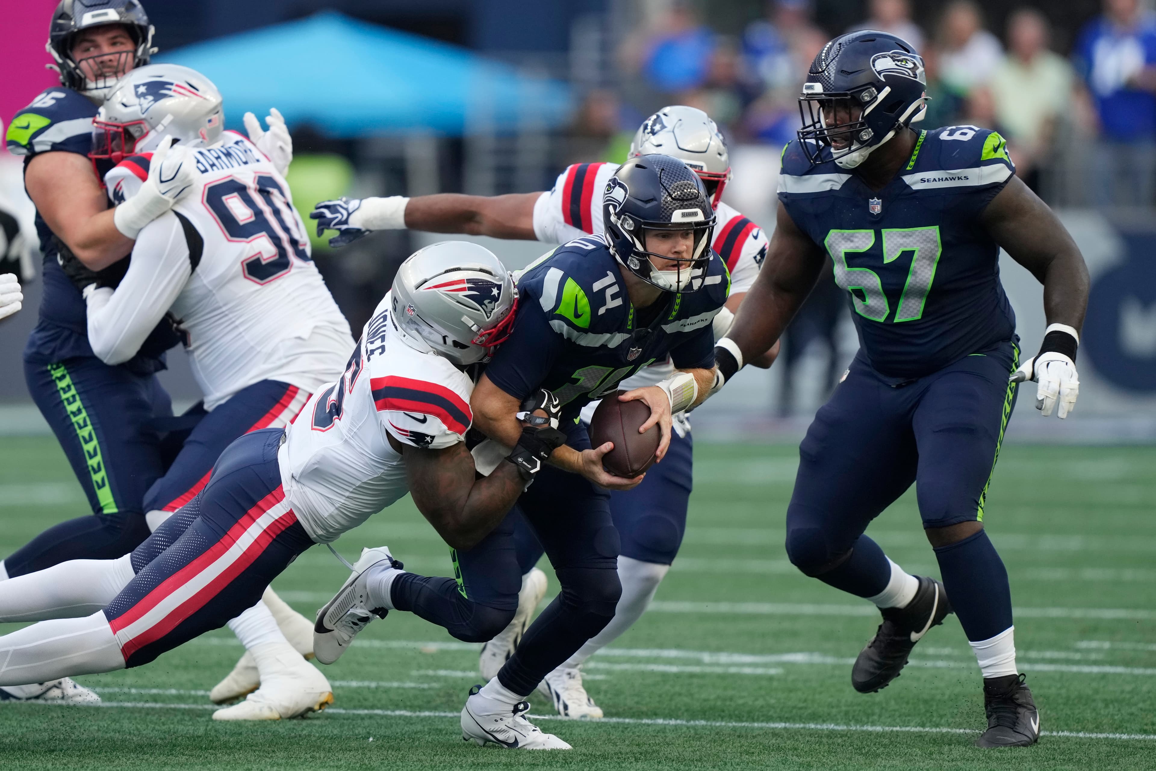 Seahawks' Sam Darnold has a soft tissue injury and the timeline for his return is unclear - The Washington Post