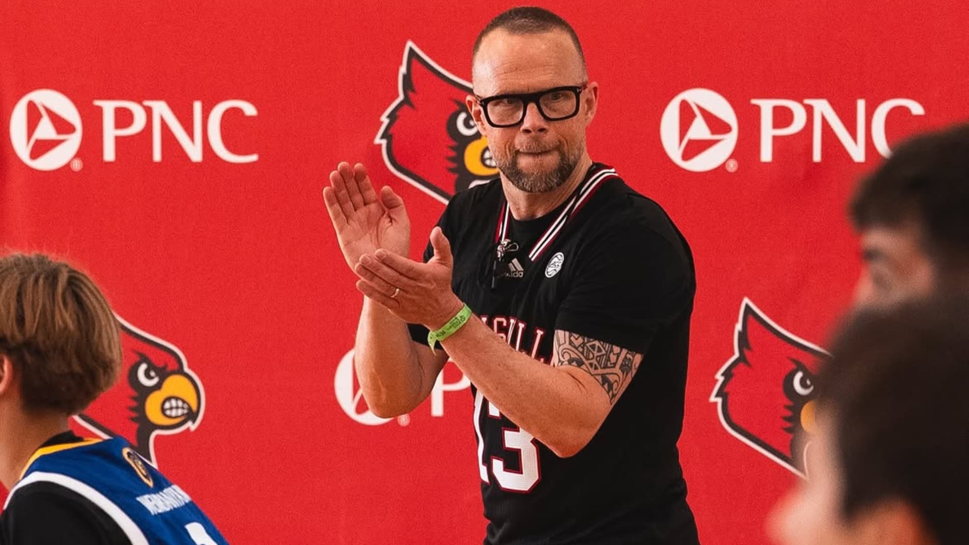 “Make it the most hostile environment in the history”: Pat Kelsey Sends Out Fiery Message Ahead of Louisville vs SMU | College Sports Network