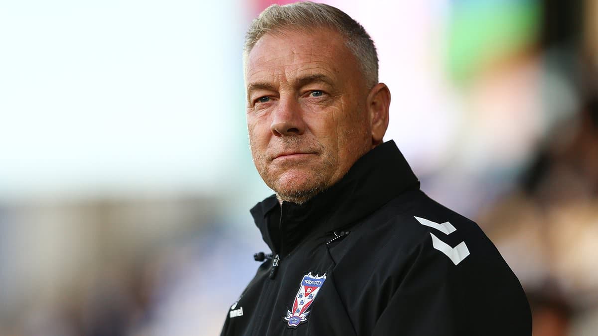 EFL manager explains decision to substitute star striker after just 44 SECONDS of match in bid to bypass competition rules | Daily Mail Online