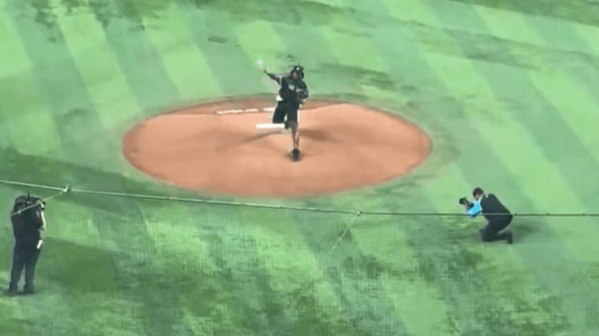 NFL QB who just got paid $67.5M throws out humiliating first pitch at MLB game - The Mirror US