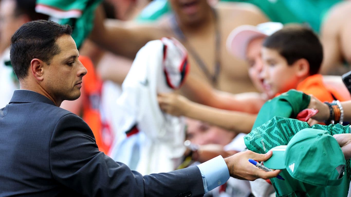 Chicharito arrives in Dallas - Axios Dallas