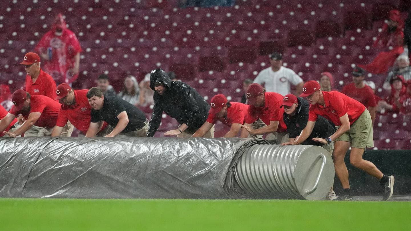Pirates-Reds restart time: Rain delay updates from Cincinnati on August 1