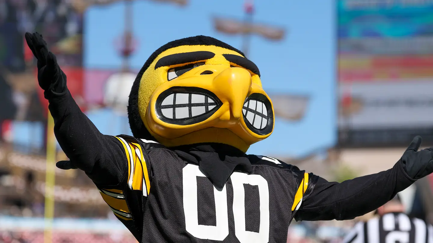 Should the Iowa Hawkeyes Prefer the SEC or ACC in Bowl Projections?