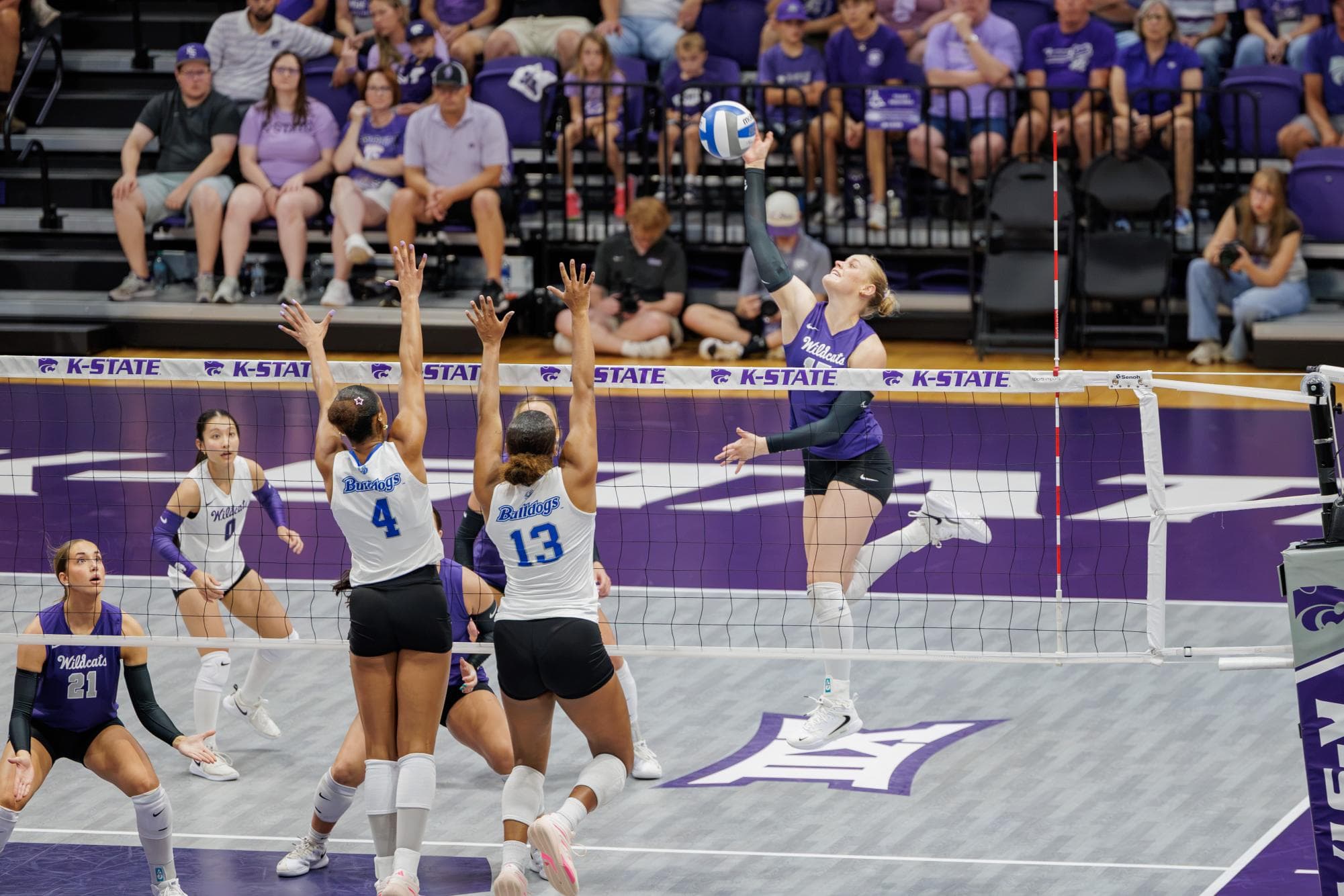 Wildcats rally from a first-set loss to remain undefeated this season - Kansas State Collegian