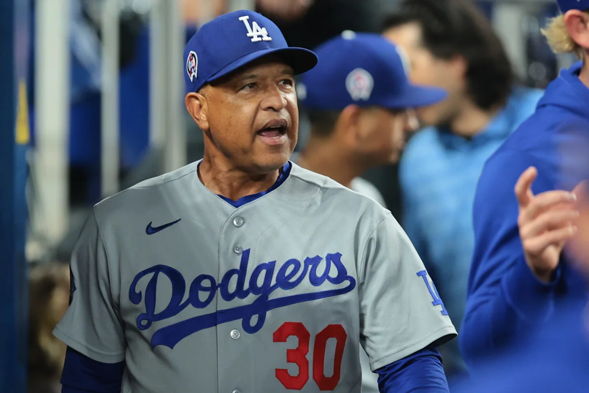 Dave Roberts challenges Dodgers to ‘keep the blinders on’ after MLB playoff berth - Yahoo Sports